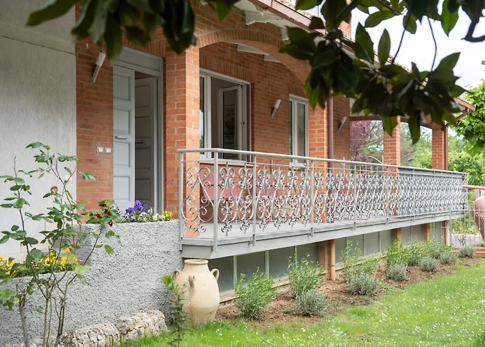 Macadamia Tuscany House בית הארחה סרטאנו